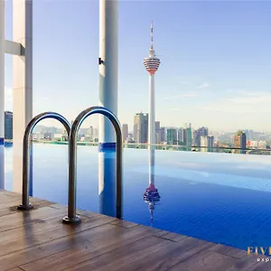 The Colony & The Luxe, By Canopy Lives Apartament
